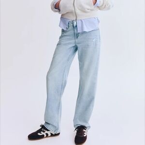 H&M Light Blue Lightly Distressed Straight Leg Jeans Sz 12